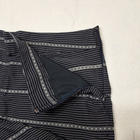 ANN TAYLOR LOFT Embroidered Shorts Size 12 - Picture 6 of 8